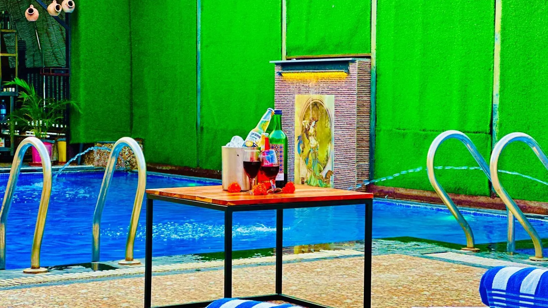 *** Hotel Bhagwat Stays Udaipur - Best Economy Stay In Udaipur With Swimmimg Pool Indien