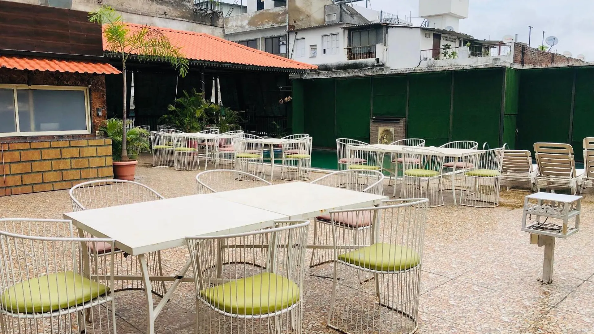Bhagwat Stays Udaipur - Best Economy Stay In Udaipur With Swimmimg Pool India