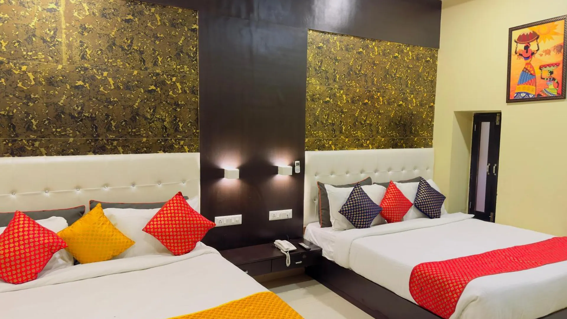 Bhagwat Stays Udaipur - Best Economy Stay In Udaipur With Swimmimg Pool 3*,  India