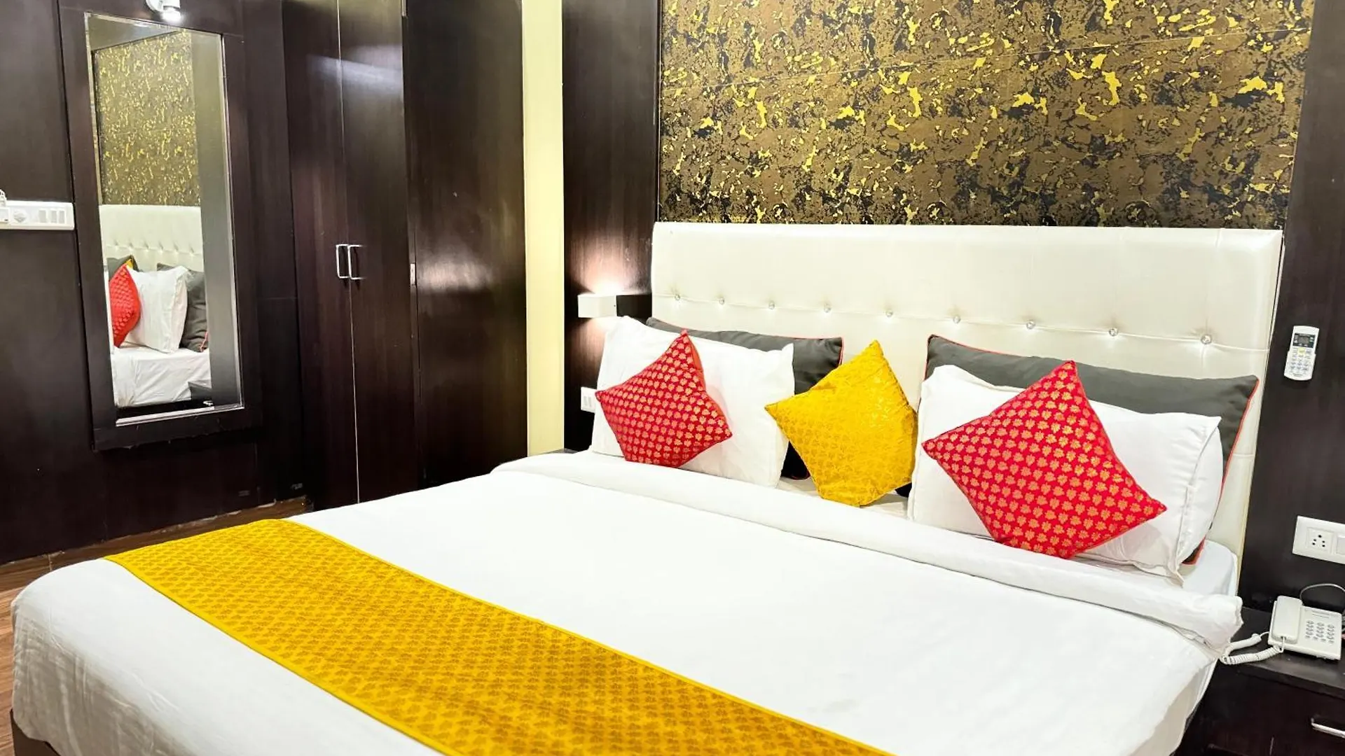 Bhagwat Stays Udaipur - Best Economy Stay In Udaipur With Swimmimg Pool Hotel