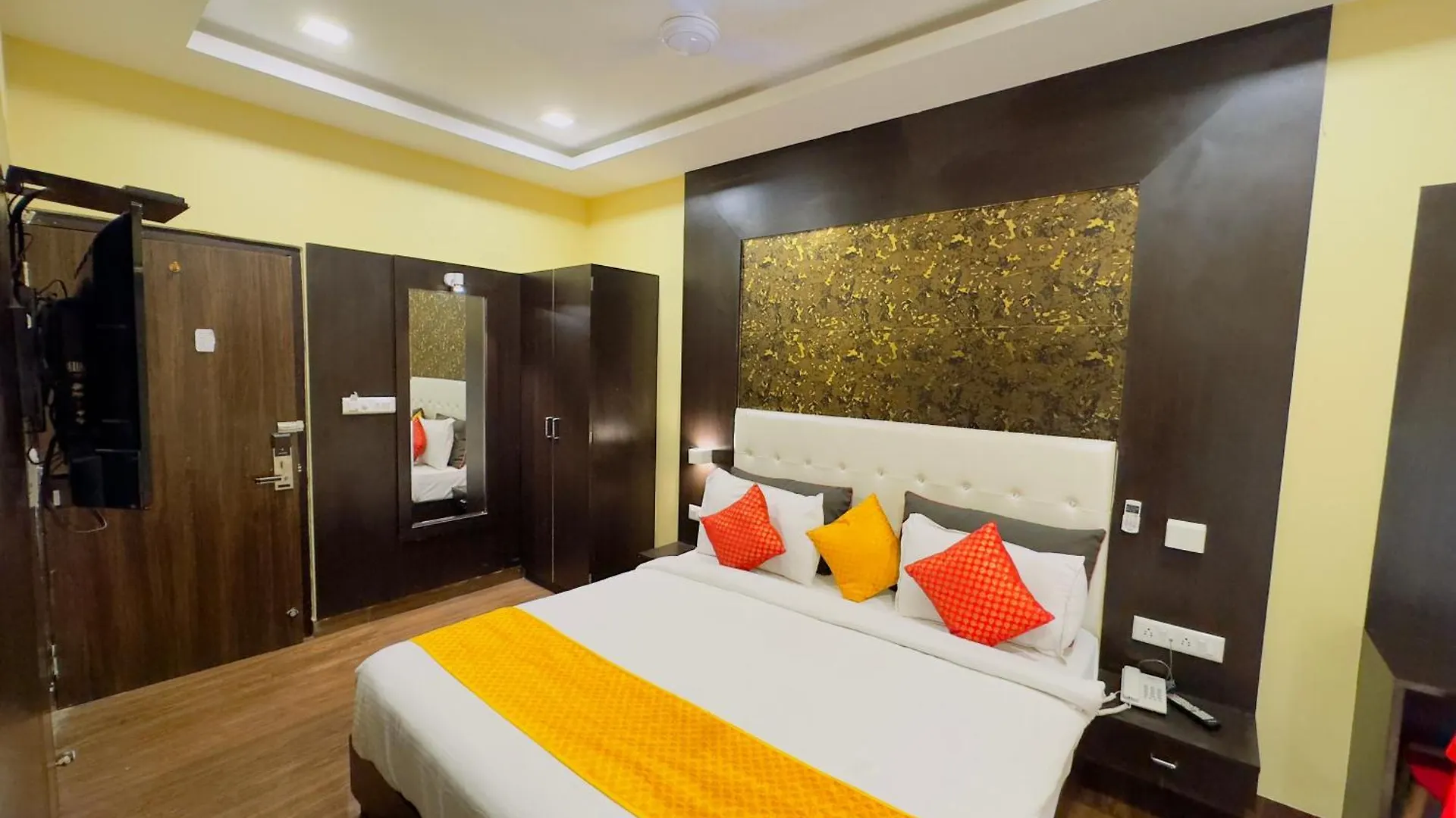 Bhagwat Stays Udaipur - Best Economy Stay In Udaipur With Swimmimg Pool 3*,