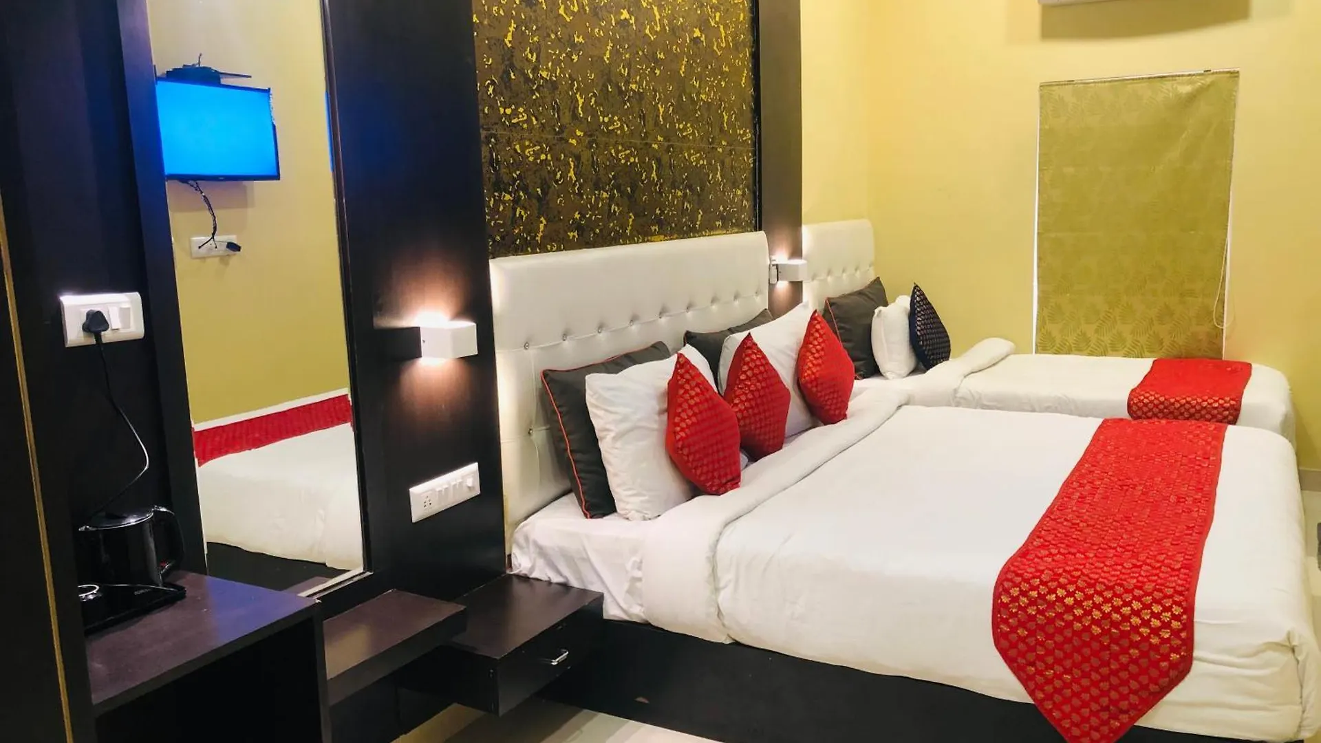 Bhagwat Stays Udaipur - Best Economy Stay In Udaipur With Swimmimg Pool Hotel