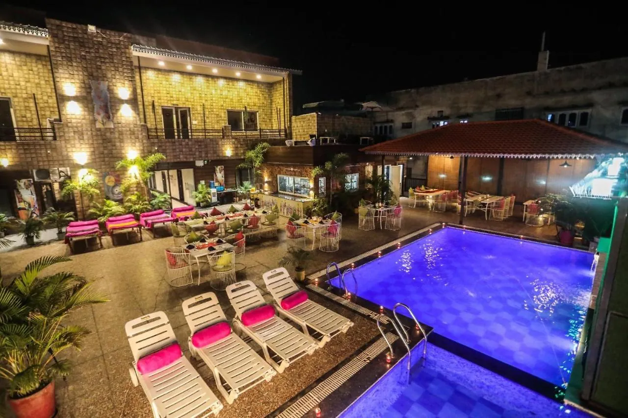 *** Hotel Bhagwat Stays Udaipur - Best Economy Stay In Udaipur With Swimmimg Pool Indien