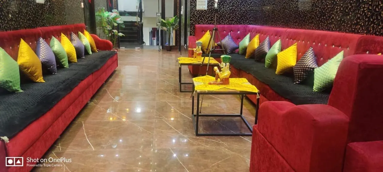 Bhagwat Stays Udaipur - Best Economy Stay In Udaipur With Swimmimg Pool Hotel